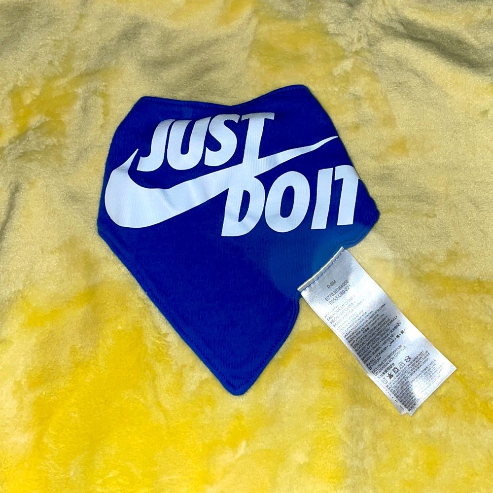 0-6 months Nike bandana bib